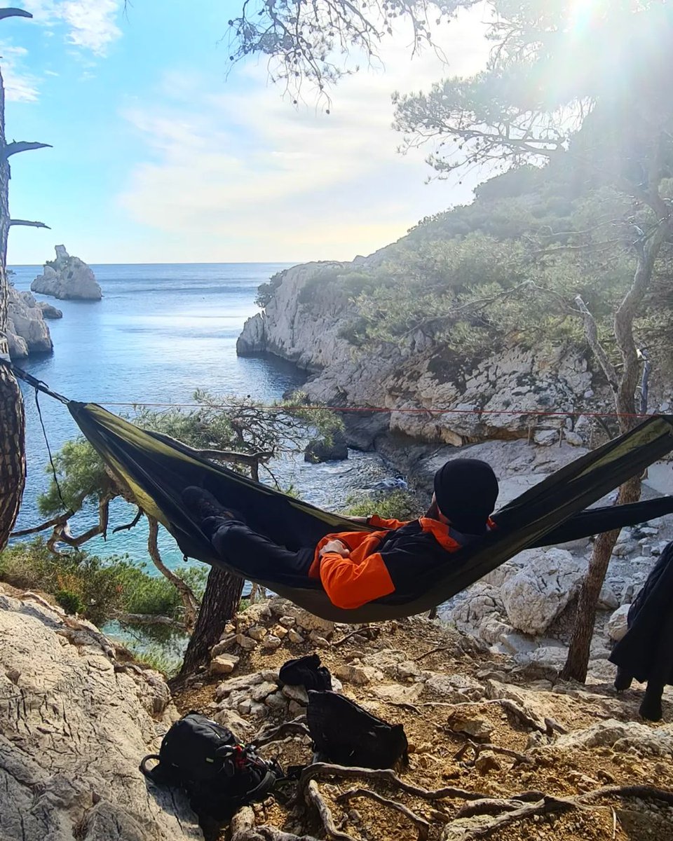A view of the ocean is enough to make you want to relax on a hammock with a book, your beach bag, and your friends.

📷@trekkandcamp

#onewind #outdoors #nature #hammock #hammocklife #hammocktime #hammockcamping #naturelovers #campinggear #ultralight #outdoorlife #getoutside