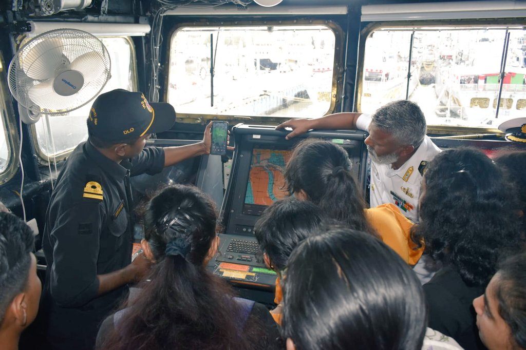 A short film on importance of #hydrography towards safety of marine navigation & furtherance of Project #Sagarmala by GoI was played. The students were introduced to various hydrographic equipment and their usage was explained. (2/2)
#WorldHydrographyDay 
@IHOhydro