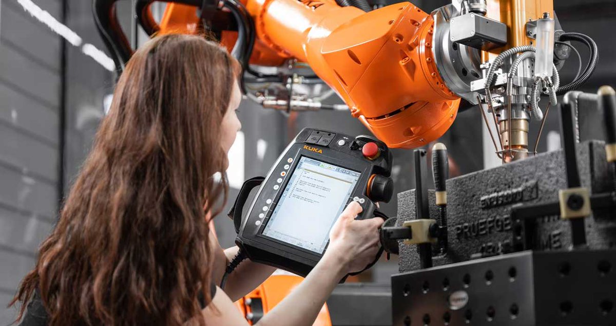developmentscou's tweet image. #kuka hat mit neuem User #interfacee dank der benutzerfreundlichen Oberfläche die #kommunikation zwischen Mensch und #Roboter optimiert. Mit dabei das Graphical User Interface mit einfachen Inline-Formularen und Status Keys. @KUKA_DACH  @automaticafair  developmentscout.com/industriemesse…