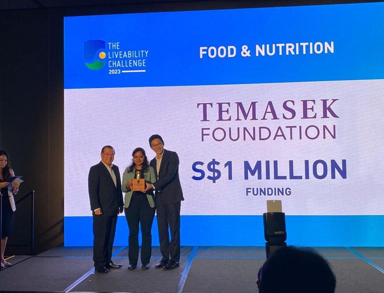 Moment of pride for CCAMP!
CCAMP supported Aquaculture Vaccine Developer TeOra &amp; founder <a href="/RishitaChangede/">Rishita Changede</a> has won prize of $1M in grand finale of #TheLiveabilityChallenge 2023 at Singapore over 600 entries from 82 different nations

TeOra has won additional investment of $100K