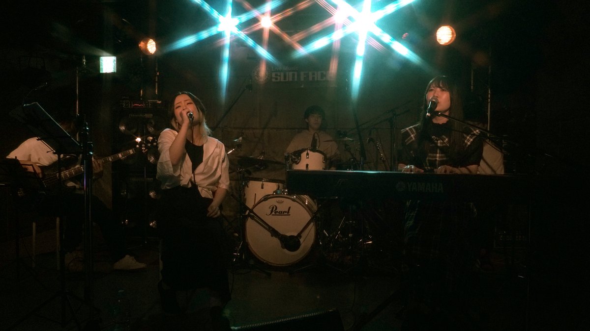 maketsun's tweet photo. TokyoROUGEにいっとき参加していたひかるさんが、第二子ご懐妊のため音楽活動をお休みに入るとのことで主催ライブに行ってきた。
#ひかる #Salure #望月美有希 #こすげといづみ #ハヤタヒロヤ #Shizuku https://t.co/y9avbv08YK