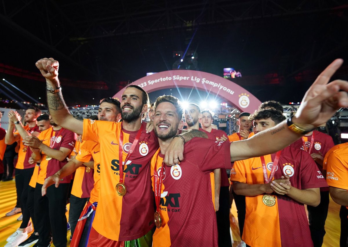 Günaydın #ŞampiyonGalatasaray Ailesi! 🏆