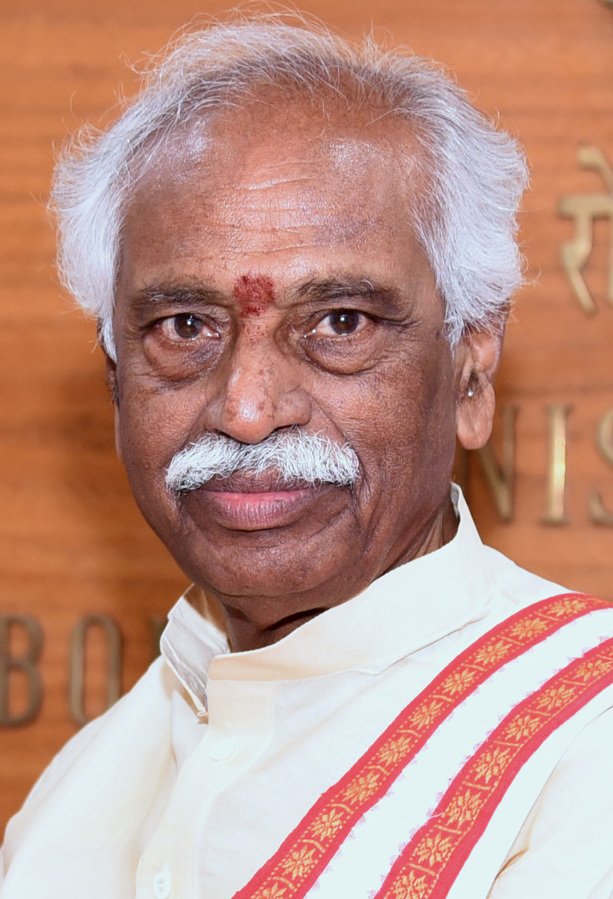 हरियाणा के महामहिम राज्यपाल आदरणीय श्री <a href="/Dattatreya/">Bandaru Dattatreya</a> जी को जन्म दिवस की ढेर सारी बधाई एवं शुभकामनाएं।

आप सदैव स्वस्थ रहें एवं दीर्घायु हो और आपका मार्गदर्शन हमें प्राप्त होता रहे ईश्वर से यही प्रार्थना करते हैं।