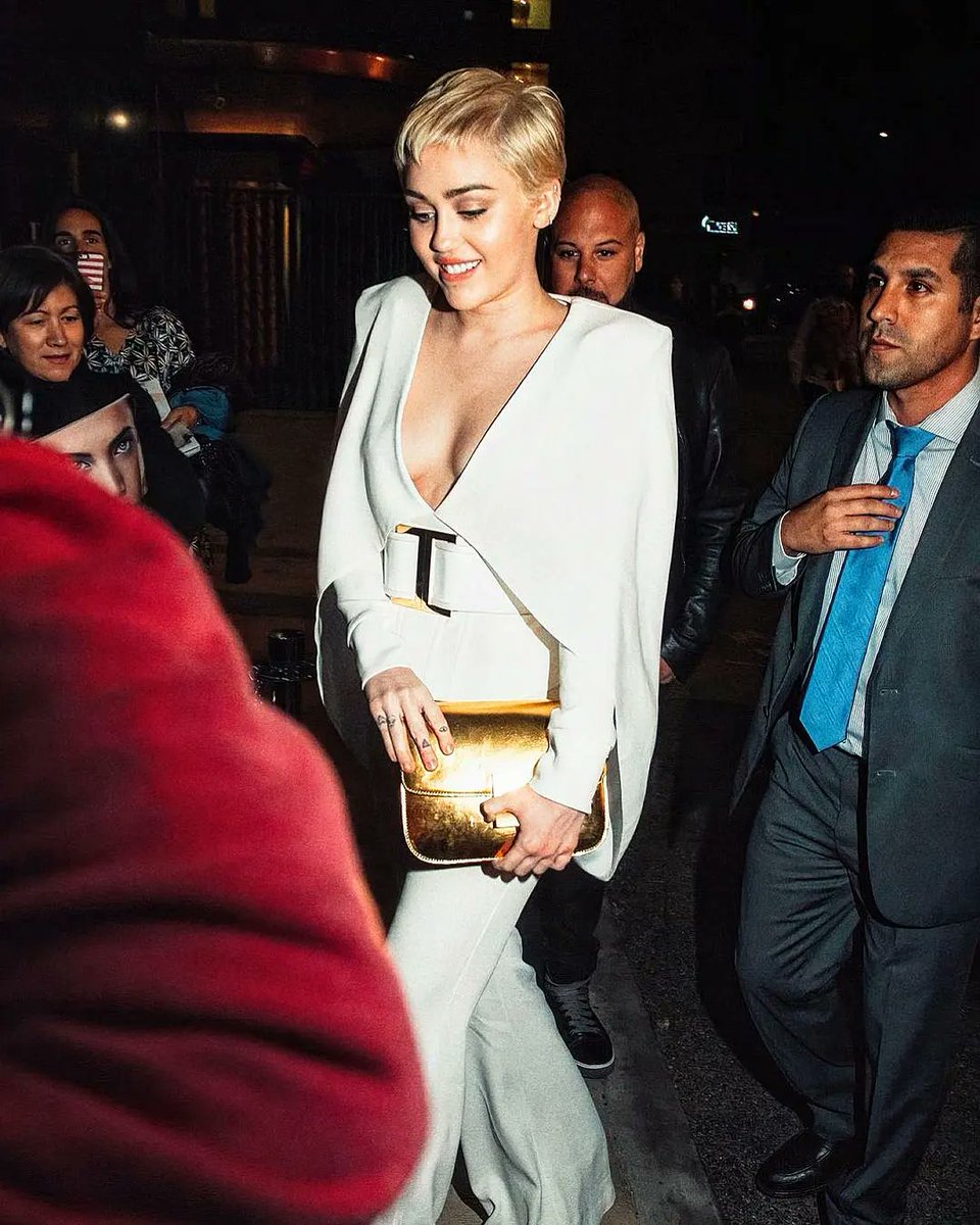MileyCyrusMC69's tweet photo. i’ll never get over this Miley Cyrus 🔥✨ https://t.co/YPsvjlzRUb