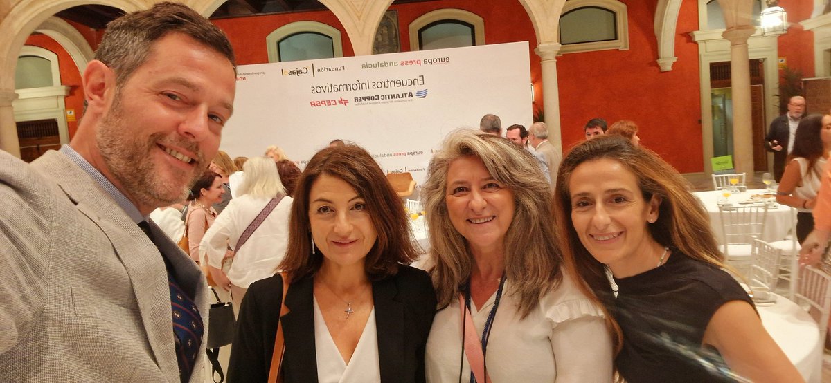 Ardiazb9's tweet photo. Fantástico "Encuentro Informativo" al que asistió @Casas_IP Abogados, donde se debatió sobre el #empleo y el #emprendimiento #femenino, el cuál lo organizó @europapress #andalucía en la sede de @Cajasol en #sevilla https://t.co/aBvqTPD9Pz