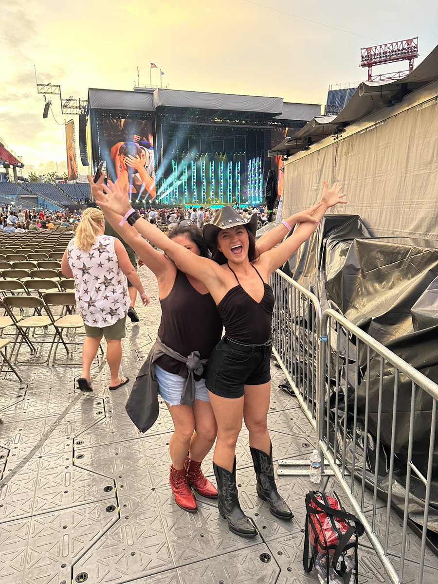 magee_alexa's tweet photo. WE MADE IT!!!!

@CountryMusic &amp; @chevrolet gave us the BEST seats in the house tonight! BEST EXPERIENCE IN THE WHOLE WORLD!!! (and my first floor concert) 

Ended CMA FEST in ROW 4 🤠
THANK YOU FOR GIVING US THE COUNTRY MUSIC DREAM ❤️ https://t.co/p4qq1cBbAM