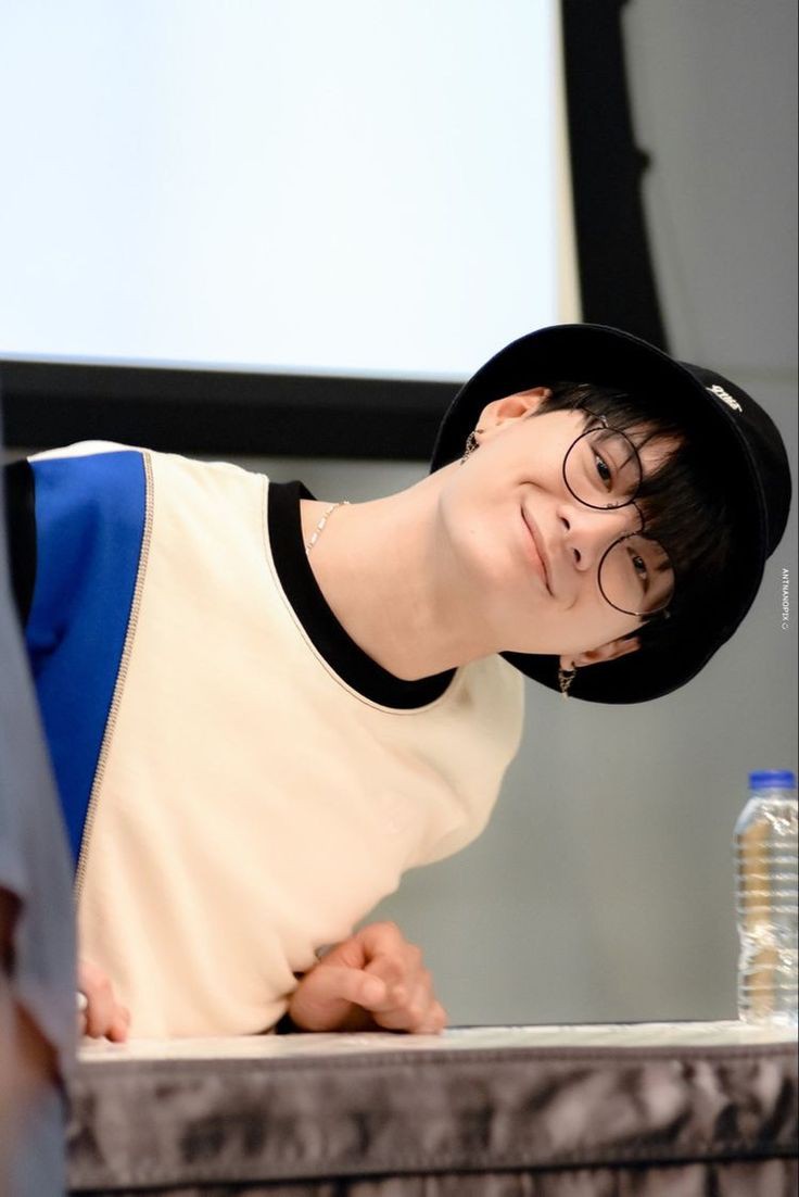Nathan. (@wangzingh) on Twitter photo Satu, satu aku sayang Jo!
Dua, dua aku sayang Jojo!!
Tiga, tiga aku sayang pacar aku!!!
Satu, dua, tiga sayang Jo pacar aku!!!! Satu, satu aku sayang Jo!
Dua, dua aku sayang Jojo!!
Tiga, tiga aku sayang pacar aku!!!
Satu, dua, tiga sayang Jo pacar aku!!!!
