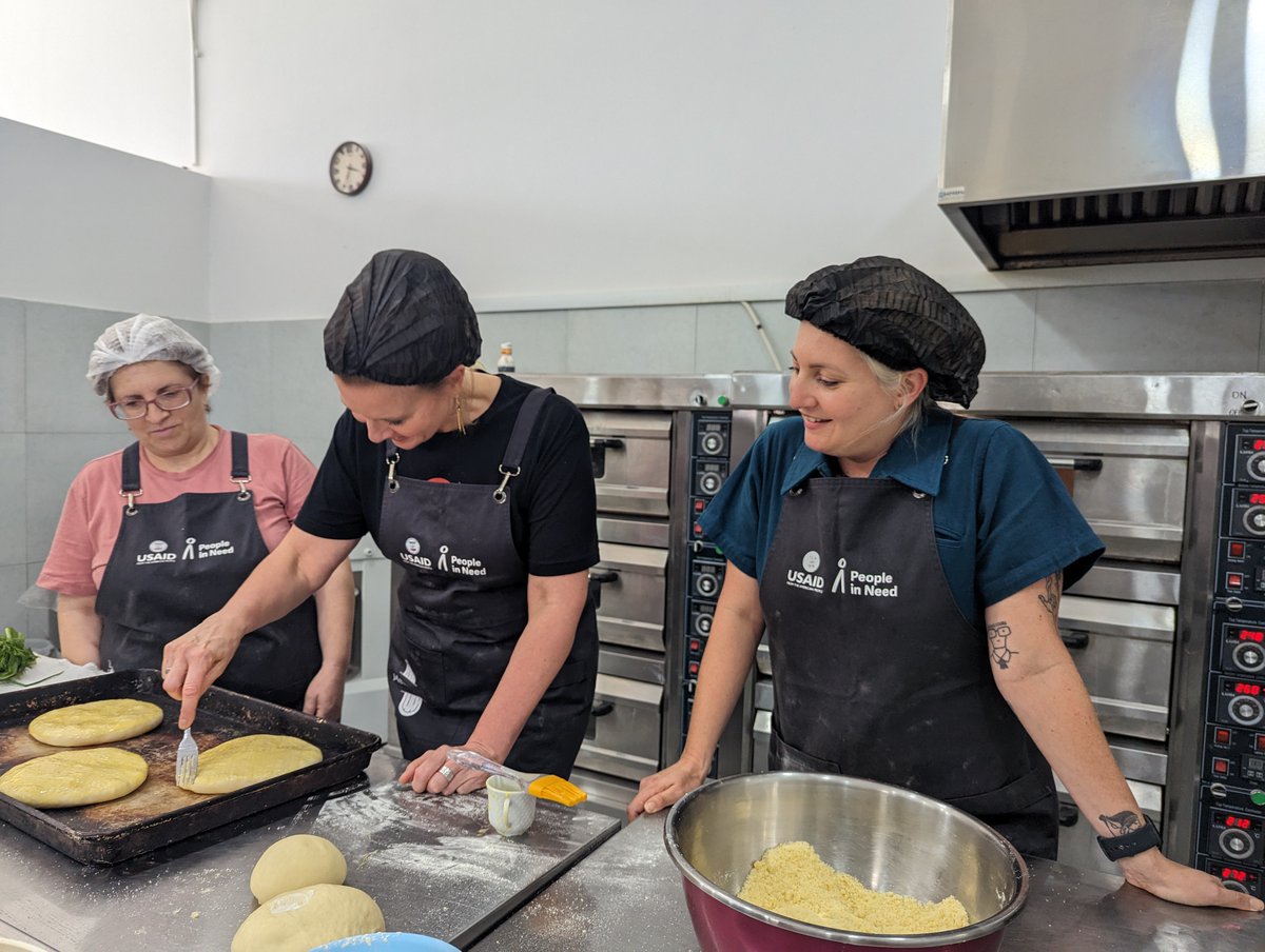 @amandafreitag 🥧Baking pastries reminded the women of traditions of Nagorno-Karabakh. Every day, these women cook traditional bread & pastries for the Metsamor kindergartens & customers at the Mets & More Bakery, founded with social impact in mind thanks to @USAID & @PIN_Armenia