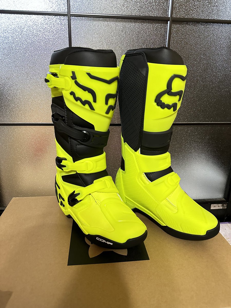 obaikuLike's tweet photo. 総額8万円のお買い物してきた〜♡
あとはヘルメットだけかな!
悩みに悩んだ結果FOXのブーツにした😋
ヘルメットもFOXにするから全身FOXになります💕
ライコの店員さんも優しかったな
今日は気分がよろしい(◦ˉ ˘ ˉ◦)
#ライコランド柏店
#FOX
#FOXCOMP https://t.co/7FC302ODf7