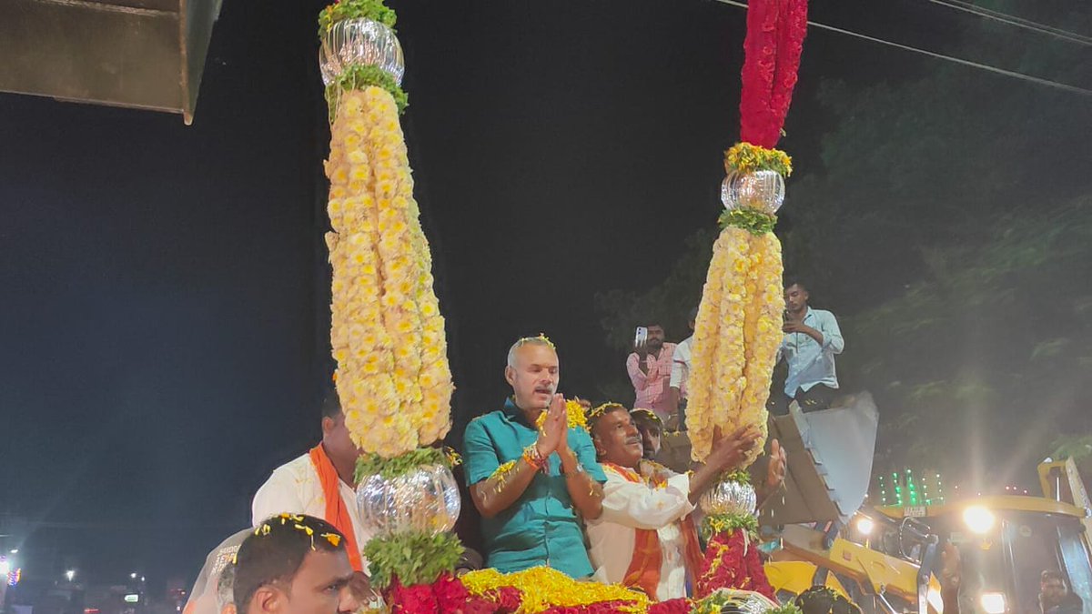 bsureshgowda1's tweet image. ನಮ್ಮ ತುಮಕೂರು ಗ್ರಾಮಾಂತರ ವಿಧಾನಸಭಾ ಕ್ಷೇತ್ರದ ಊರ್ಡಿಗೆರೆ ಹೋಬಳಿಯ ಅನುಪನಹಳ್ಳಿ ಹಾಗೂ ಊರ್ಡಿಗೆರೆ ಗ್ರಾಮಗಳಲ್ಲಿ ನಡೆದ ಅಭಿನಂದನಾ ಸಮಾರಂಭದಲ್ಲಿ ಭಾಗಿಯಾಗಿ ಅಭಿನಂದನೆ ಸ್ವೀಕರಿಸಿದೆ. ನಿಜಕ್ಕೂ ನಿಮ್ಮ ಪ್ರೀತಿ,ಅಭಿಮಾನ ಕಂಡು ಹೃದಯ ತುಂಬಿ ಬಂದಿತು.

 #TeamBSG #TumkurRural #Shakthisoudha #BJP #congratulations