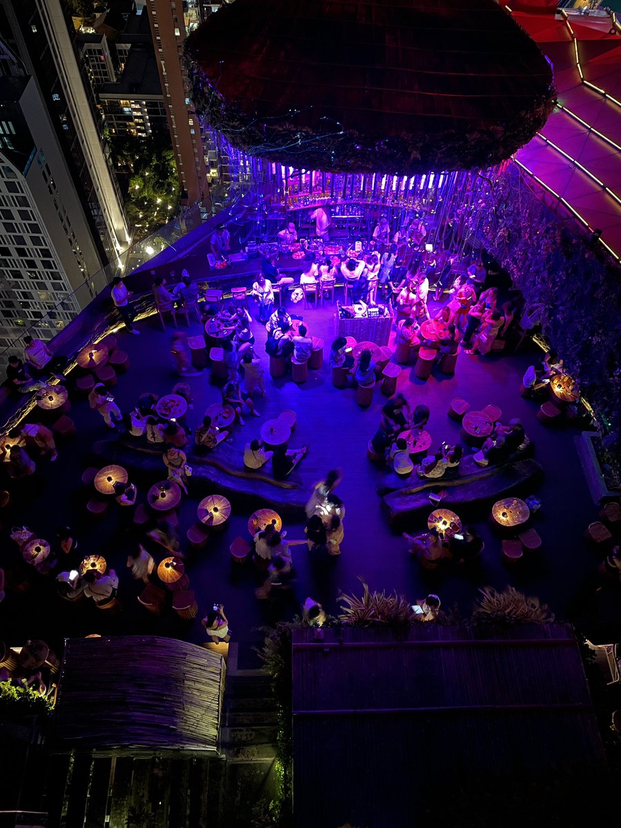 jtb_bkk's tweet photo. Tichuca Rooftop Bar(ティチュカ ルーフトップバー)
トンロー駅から徒歩1分の場所にあるルーフトップバー🍸バンコクの夜景を一望できます🥹
https://t.co/MBmPjeJZr3
#バンコク #タイ #ルーフトップバー #Tichuca https://t.co/PURXRkdi7M