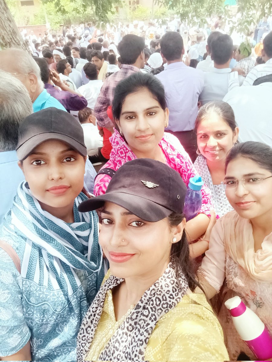 LalitaKawat11's tweet photo. Aajao sbhi sathiyo 1bje CMO gherav 🤘
@Babu_akta @babuji_prem @GaganBajya @IRakeshmod @ministerialSr @dddgupta @Ldc_Gp3600 https://t.co/e6pazs7lAv