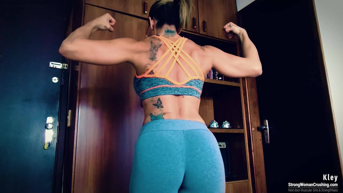CrushingWoman's tweet photo. Kley flexes in Gym Clothes
Link:
https://t.co/4sWb17wmXK

#Kley
#Mesmerizing Posing and Flexing Showcases
#featsofstrength
#flexfriday
#musclegirl
#筋肉女子 https://t.co/W2jTJRf9T9