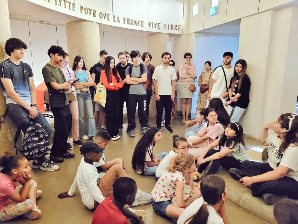 ldvcnrd's tweet photo. Les élèves ont ensuite visité le Mémorial de la France combattante et, à l'intérieur de la forteresse du Mont-Valérien, la clairière où furent fusillés plus de 1 000 résistants et otages pendant la #2eGM. Merci à @Hauts_Lieux_IDF pour son excellent accueil ! #cnrd2023 https://t.co/Q5Oo61U0wn