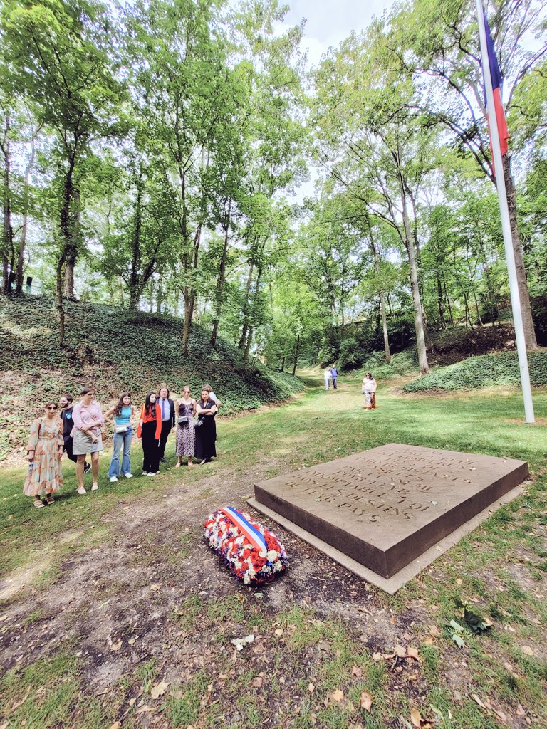 ldvcnrd's tweet photo. Les élèves ont ensuite visité le Mémorial de la France combattante et, à l'intérieur de la forteresse du Mont-Valérien, la clairière où furent fusillés plus de 1 000 résistants et otages pendant la #2eGM. Merci à @Hauts_Lieux_IDF pour son excellent accueil ! #cnrd2023 https://t.co/Q5Oo61U0wn