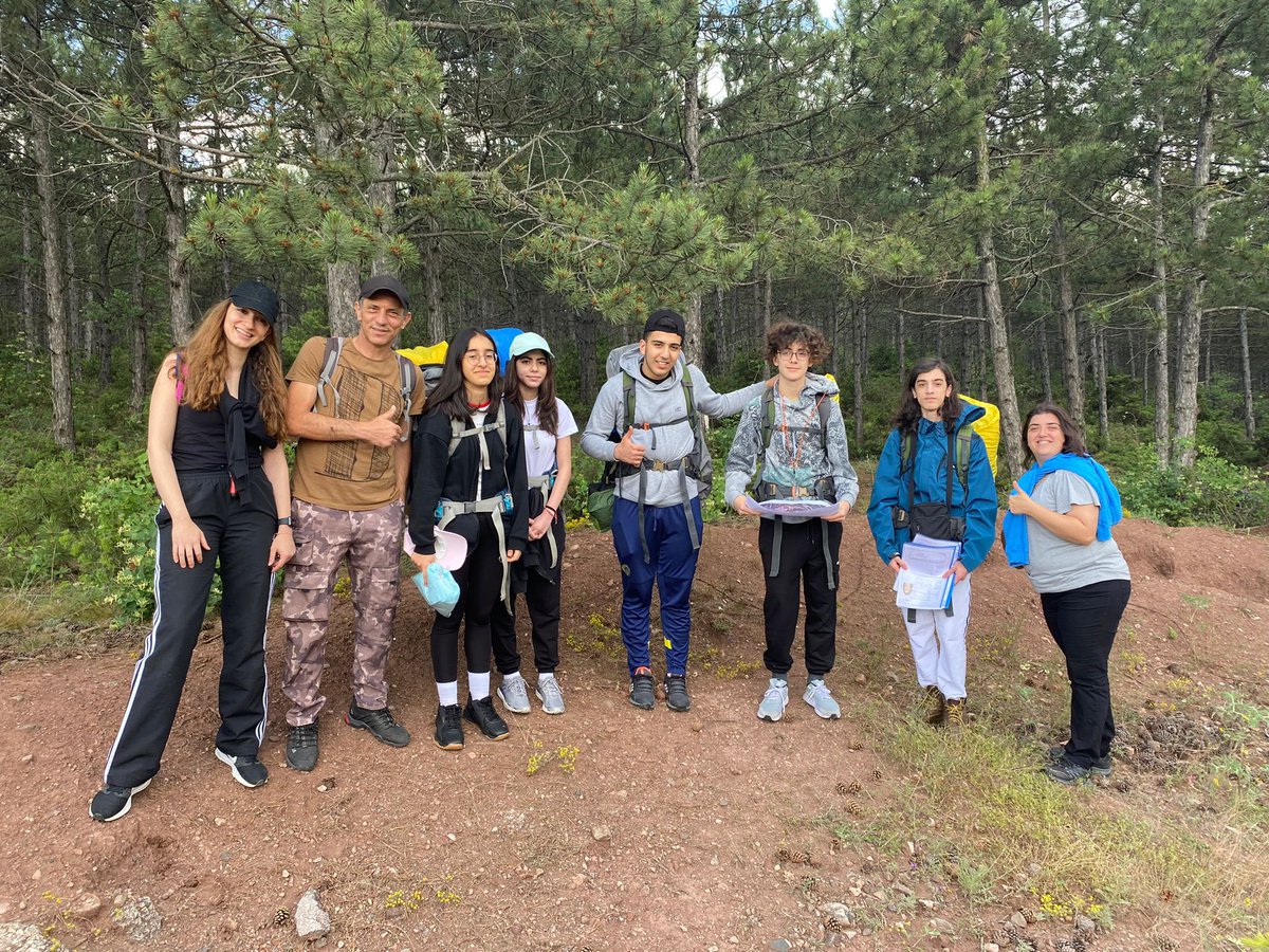 MEV DoFe Natural Kulübü öğrencileri 19 Haziran 2023 Pazartesi günü Eskişehir Kent Ormanı rotalarında deneme yolculuklarını tamamlayarak ertesi gün yapılacak zorlu macera ve keşif yolculuğuna hazırlık yaptılar.