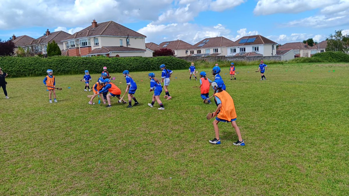 Delight to welcome Scoil Mhuire Ballyboden today with their newly formed camogie team! A great display of skill from both sides. Well done to our 4th Class girls who took part! @ActiveFlag 
#schoolspirit #neighbours #activeschool