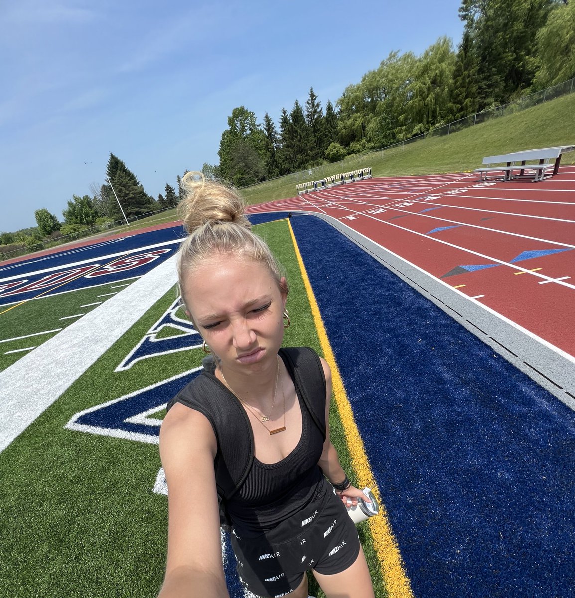 Mood bc day 1 of summer workout is done 😞🙏🏻#ineedwater #hairiswet