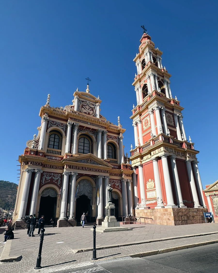 Programa_FE's tweet image. A través de @Programa_FE podés donar de forma rápida y transparente a cualquier parroquia del país. Ingresá en nuestro sitio web programafe.org 🙏
⛪️ Basílica de San Francisco, Salta.
#ProgramaFE #IglesiaArgentina #IglesiaCatolica #Fe