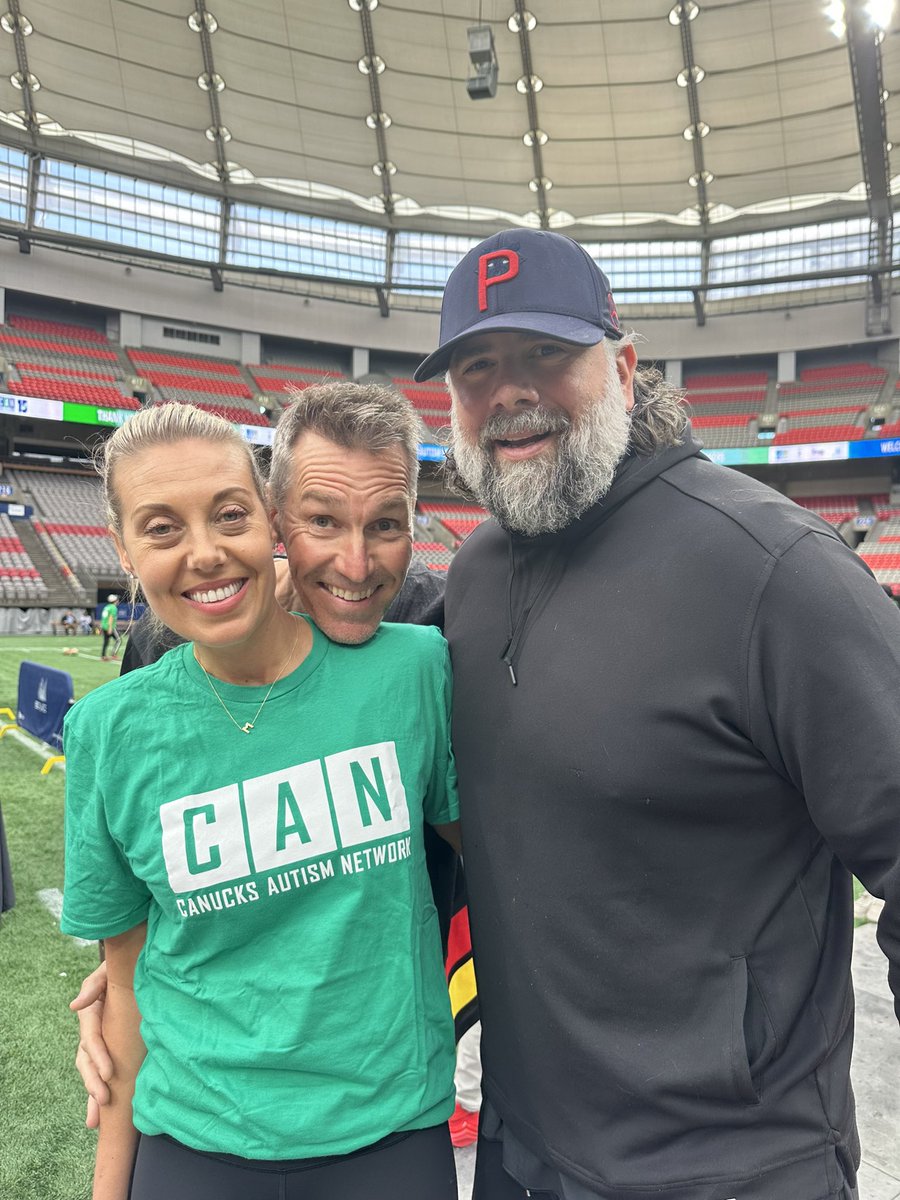 Fun day Father’s Day Sunday! Always a pleasure playing, talking, taking photos, and spending time with friends, families, longtime supporters and volunteers that make #CANSportsDay a  special day for everyone! @rogers @canucks @canucksautism #weareallcanucks #teamrogers