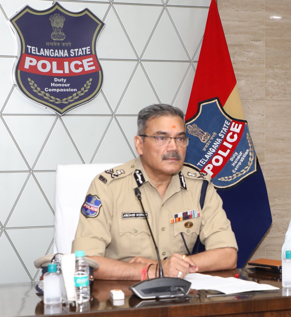 TelanganaDGP's tweet photo. A VC review meeting was organised with all Telangana state CEIR nodal officers and PS-level CEIR application operators. During the interaction, we discussed the progress of the CEIR application in TS.

#TelanganaPolice & the DoT prioritise community safety through innovative solutions. The collaborative effort resulted in over 2,219 recovered mobiles being returned to their owners through the #CEIR portal.

If you have lost your mobile, you can register it at https://t.co/6L1MDgmJjJ.

#CEIR #CEIRforLostMobiles