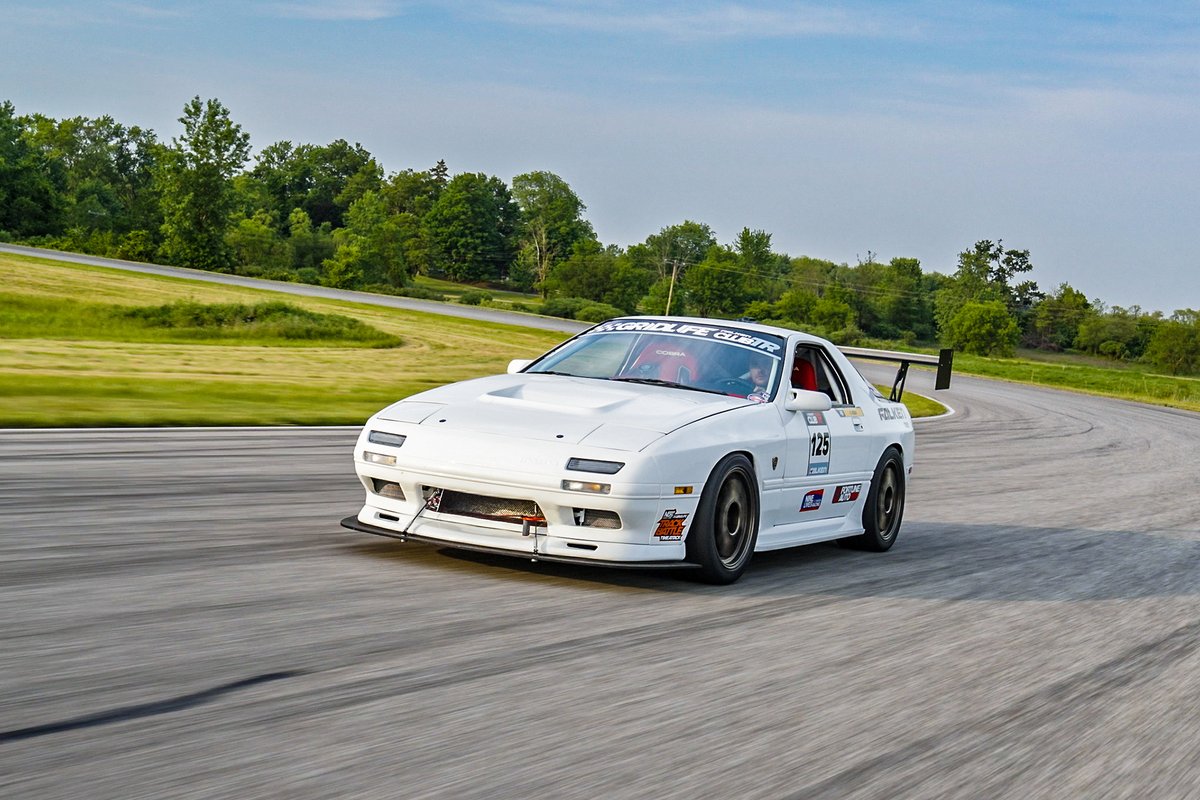 FalkenTire's tweet image. It's Monday. Let's do this! #MondayMotivation #RX7FC #AzenisRT660 #Falken #FalkenTire #FalkenTires #Falkenspotting