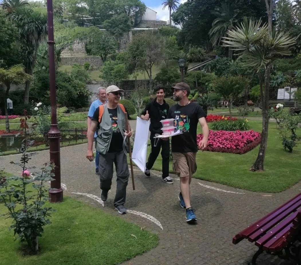 MACRISK_Project's tweet image. #Bioblitz Azores 2023 was a huge success. Lichen, birds, arthropods, plant experts working with the general public to identify species! Citizen science in action