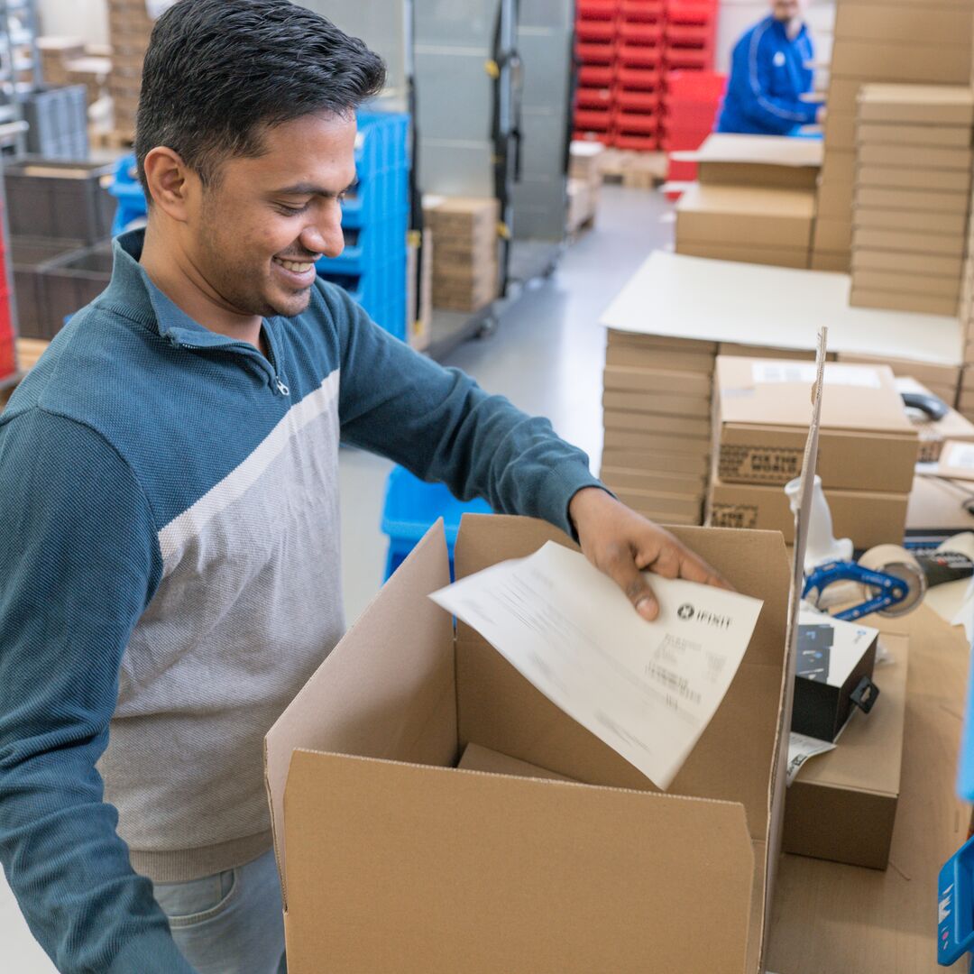 iFixitFR's tweet image. 📦On vous emmène faire un tour dans notre #logistique : vos #commandes sont prêtes à partir ! 

#ifixit #mondaymotivation