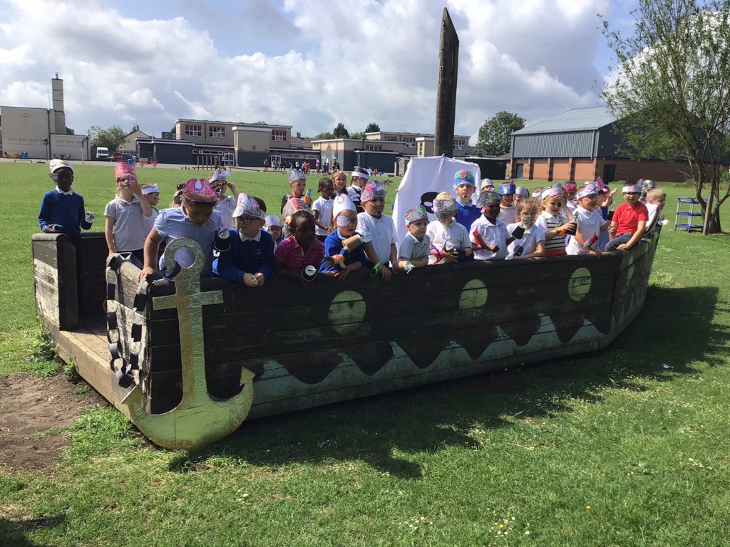 MowmacreHill's tweet photo. Year 1 enjoyed Pirate day today!🖤🏴‍☠️ They learnt all about the story of Red Paint Ruby and helped her to find the lost map! The children also enjoyed making their own costumes, as well as walking the plank!💦 @MattSPeet @Mrs_Hackett_DHT @missimmyn https://t.co/pkpci0ihGB