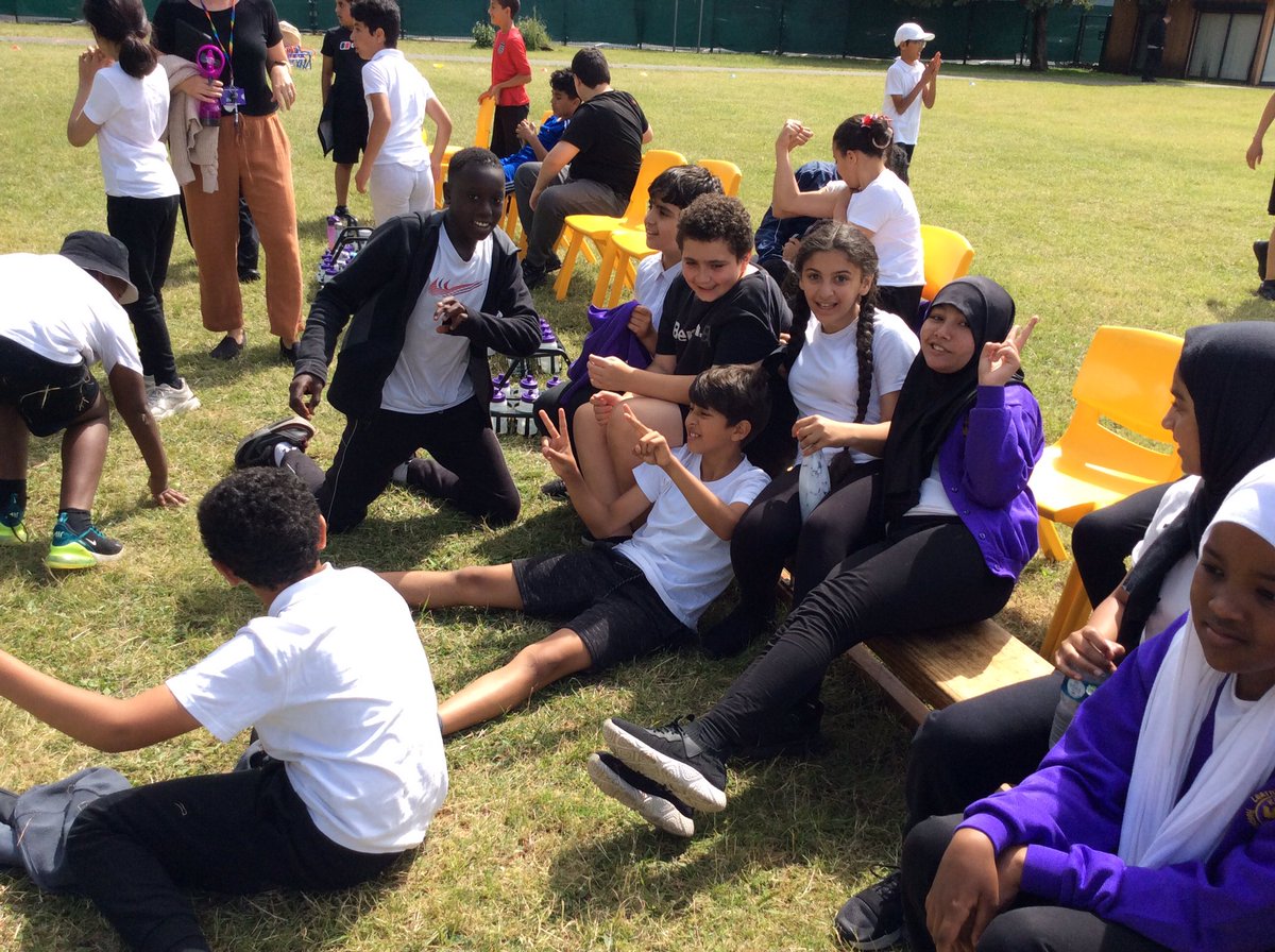 KingsleyLpool's tweet photo. #Class6P absolutely loving #SportsDay this morning! Getting ready for the action shots! https://t.co/GPCjEQV46H