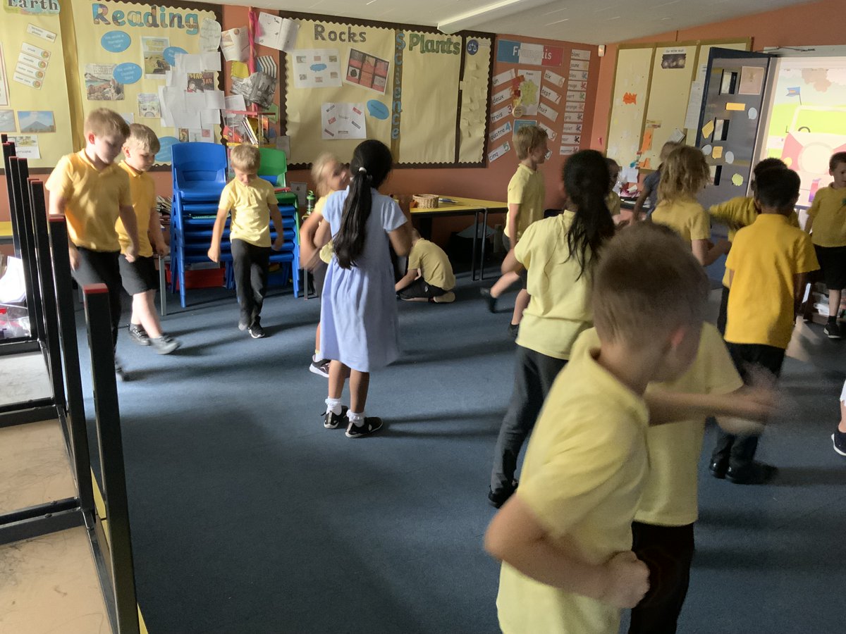 HurstKnollY3's tweet photo. Our area for exploration today was Moves - how can we express ourselves through movement? We had a great afternoon in Y3! https://t.co/reqLDHmOil