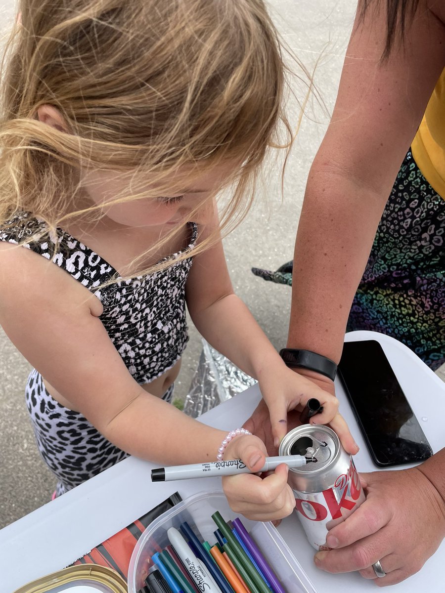 UKrubbishwalks's tweet photo. Wow what a brilliant weekend! Still recovering from all the excitement. Big shout out to all who joined me on Saturday at Heath School #kesgrave for the #reFLOAT boat building session and #litterpick. Cracking effort! 👏🏻🫶💚🗑🚯♻️ #thebigsuffolkpledge #greatbiggreenweek https://t.co/wqKJW0vduk