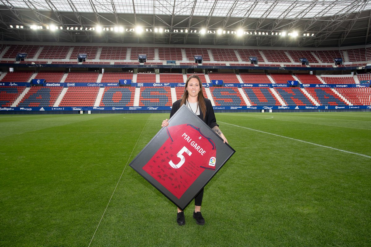 Osasuna_fem's tweet photo. Ayudó a hacer crecer este proyecto desde el césped como capitana. 

Desde hoy es la encargada de dirigirlo. 

❤️ 𝐌𝐚𝐢 𝐆𝐚𝐫𝐝𝐞 💙 https://t.co/bhwhlre4wi
