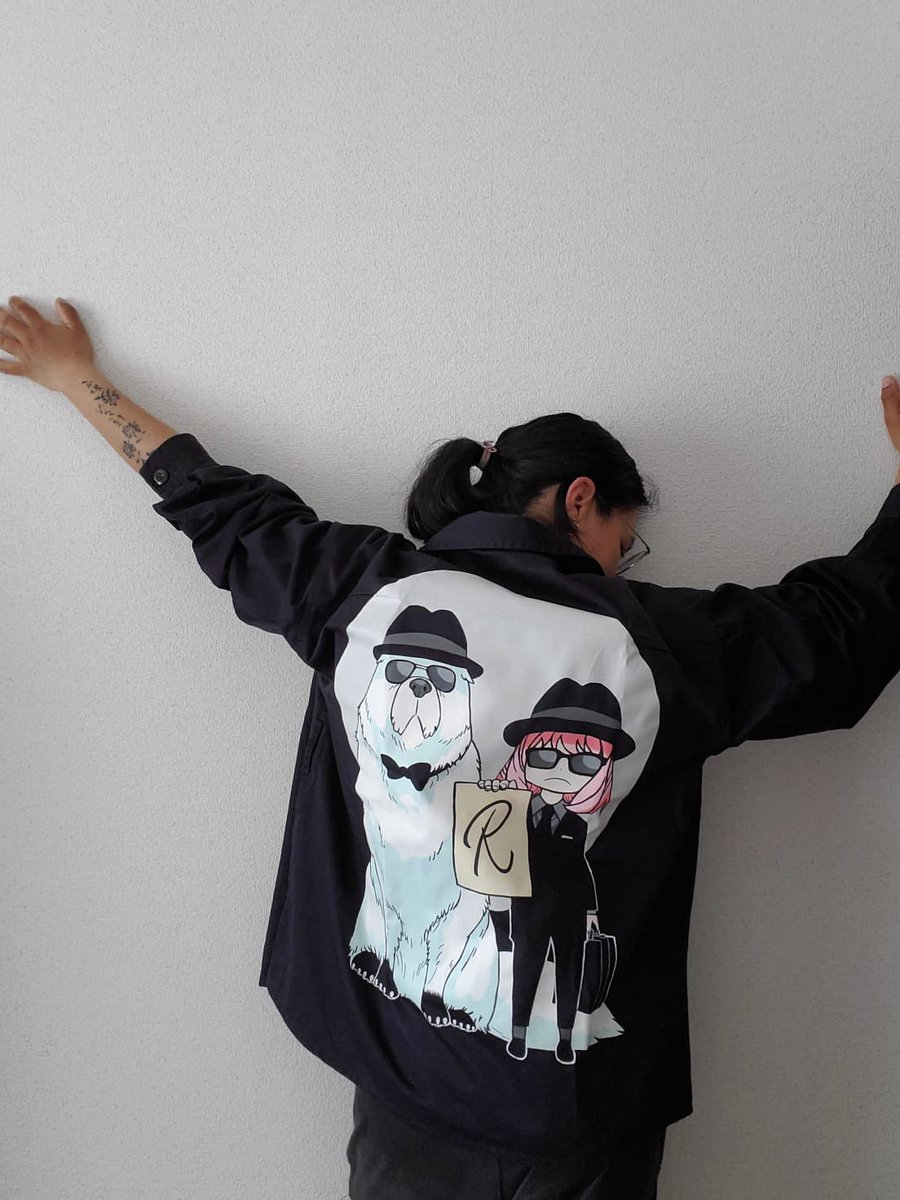 marivickiandi's tweet photo. I forgot to show you all that I painted a jacket for a friend as a present 💙✨
She was really happy 🎨✨
#SPYxFAMILY #handpainted #opencommission #手描きイラスト https://t.co/r6Lyoch066