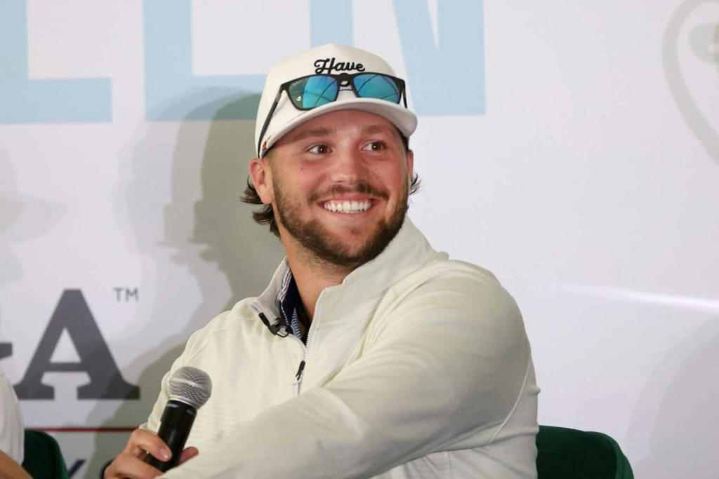 US: Why Athletes Superstars are Investing in Farms frontofficesports.com/why-josh-allen…