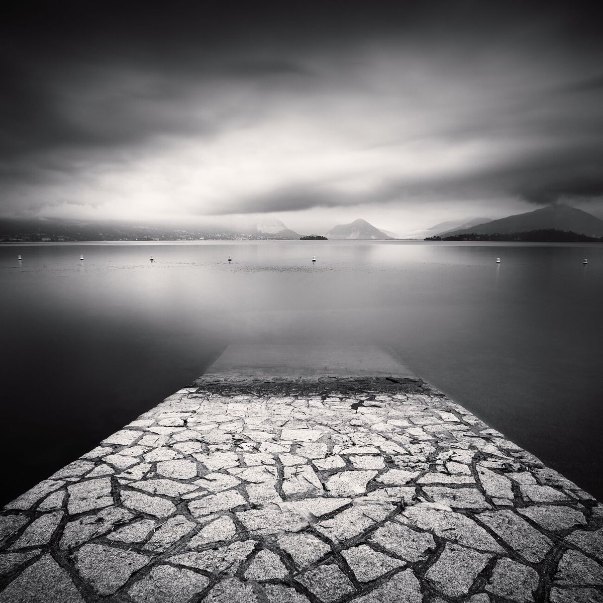 Paved Ramp, Etude 2, Lake Maggiore, Italy. August 2014. Ref-11534: Get prints denisolivier.com/photography/pa…
#maggiore #canoneos #photographerlife #italy #rain #lake #meandmymanfrotto #canon5d #canon #blackwhite #mountain #dslr #blackandwhite #hoya #rainy #boat @canonusaimaging #paved…