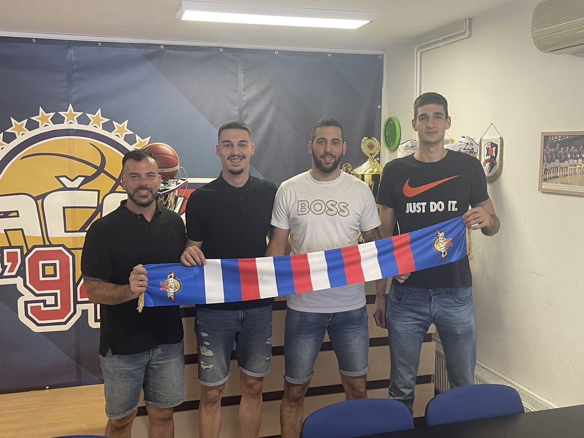 cacak94's tweet photo. Naše redove pojačali su Alexandar Živojin Danilović, Stojan Dodić i Nikola Gašić. Nakon potpisivanja ugovora u prostorijama kluba, momci su otisli do hale gde su se upoznali i porazgovarali sa trenerom Mićićem. Želimo vam dobrodošlicu i idemo zajedno u nove pobede i uspehe! #ca94 https://t.co/DXDEF5yRdH