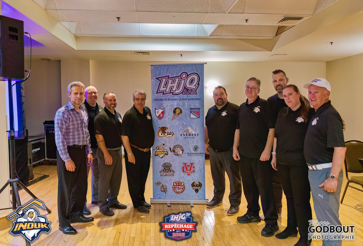 petergodbout's tweet image. REPÊCHAGE 2023 :
À gauche, Ian Matthews (copropriétaire), Jocelyn Nicol, Marco Sorel, Danny Gélinas (DG), Dominic Desmarais (entraineur-chef), François Beaulieu, Mathieu Normandin (assistant-entraineur), Jessica McNeil et Daniel Scott. Seul absent sur la photo, le photographe!