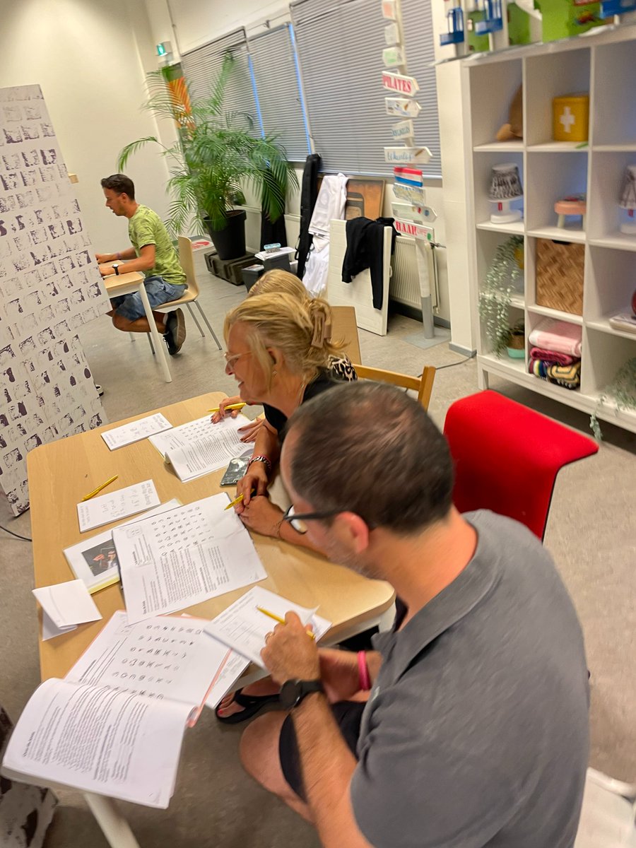 EscapeRoomTA's tweet photo. We hadden afgelopen week ook een heel gezellige afdeling die het Bommenspel tegen elkaar speelde....
#bommenspel #escapespel #escaperoom #ontmanteldebom #adrenaline #teraar #nieuwkoop https://t.co/rsHPzRJLrC