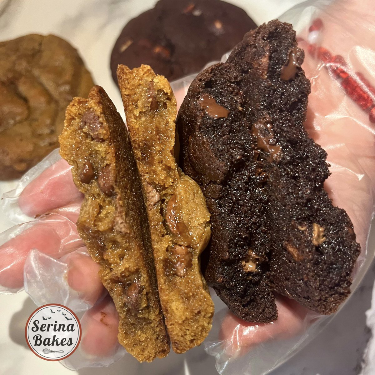 serinabakes's tweet photo. Big, soft, &amp; chewy fresh baked cookies now available! 🖤 Flavors: Red Velvet Cheesecake, Lotus Fudge, Double Chocolate Chip, &amp; Chocolate Chip. 🍪 

Available at our pop ups, check pinned! #serinabakes #cookies #redvelvetcheesecake #lotusfudge #doublechocolatechip #chocolatechip https://t.co/LRWv9FYpf4