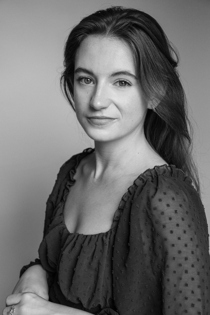 PaigeHPrior's tweet photo. Headshot updates ❤️ https://t.co/t3R7oA6obI https://t.co/mhOndmXM79