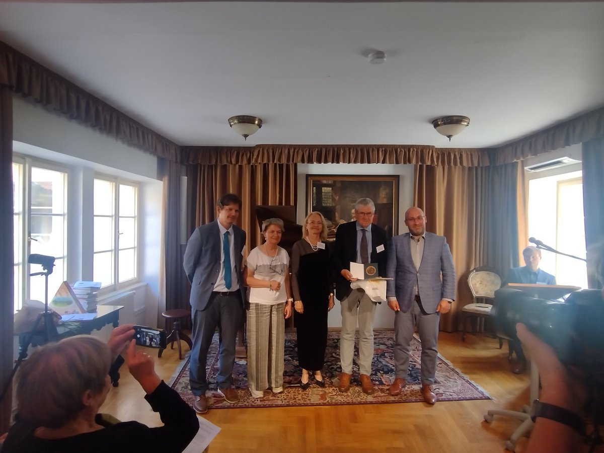 John Exalto tweet media