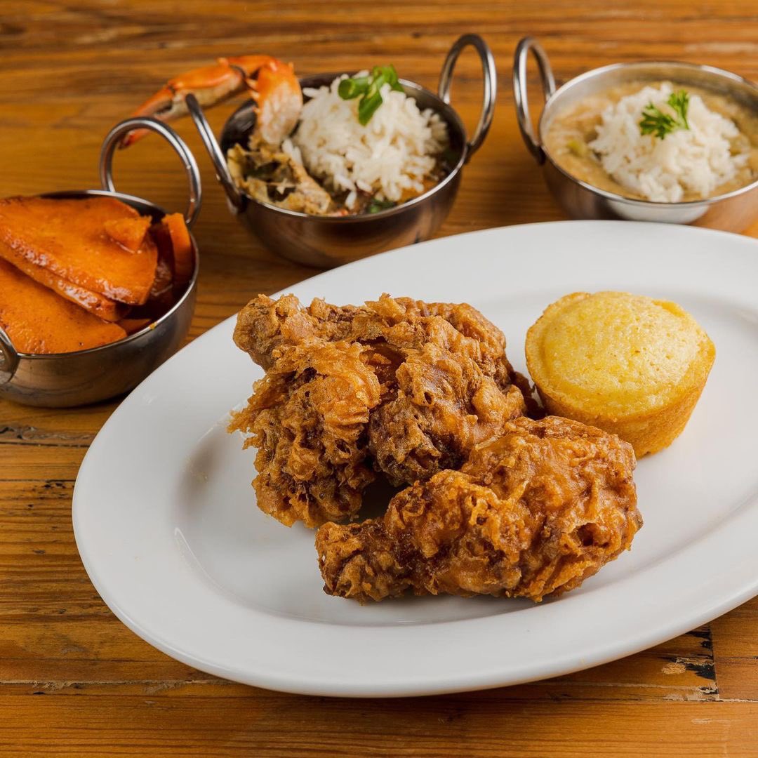 Celebrate #Juneteenth with us!
❤️💚🖤💛

Our ‘Taste of New Orleans’ curated by #female #blackowner, Chef Kerry Seaton-Stewart is the perfect celebratory meal. Enjoy 2 pcs. of our ‘famous’ fried chicken, served with cornbread &amp; choice of 3 sampler-size sides. Venice location only.