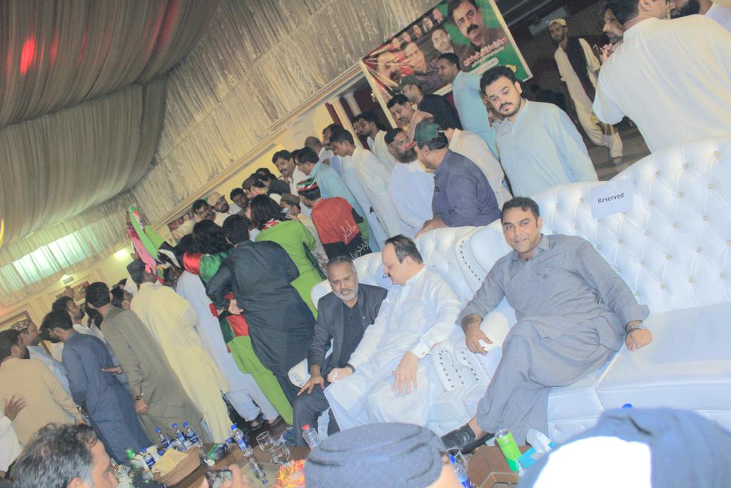 EngrQadirMahar's tweet photo. ڊاڪٽر نويد مهر نج عوام ماڻهون آهي جنهن چئرمين جو حلف کڻڻ کان اڳ ئي پنهنجي ٽائون کي مثالي بڻايو آهي.
ڊاڪٽر صاحب کي سرڪاري طور چئرمين ٿيڻ تي مبارڪون. 
Congratulations Chairman @Naveed_mahar

#ChakBilawalKa
#JiyeBhutto https://t.co/QKIvv2sPne