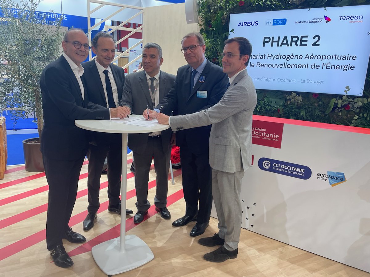 Dans le cadre du <a href="/salondubourget/">Paris Air Show</a> 🛫nous venons de signer aux côtés d'<a href="/Airbus/">Airbus</a>, <a href="/ENGIEgroup/">ENGIE</a>, l'<a href="/arecoccitanie/">AREC Occitanie</a> et l'<a href="/aeroport_tls/">Aéroport de Toulouse</a> pour faire de l'aéroport de Toulouse -Blagnac l'un des 1ers HUBs pilote d'hydrogène en 🇪🇺 
Plus d'infos 👉vu.fr/KRNpd