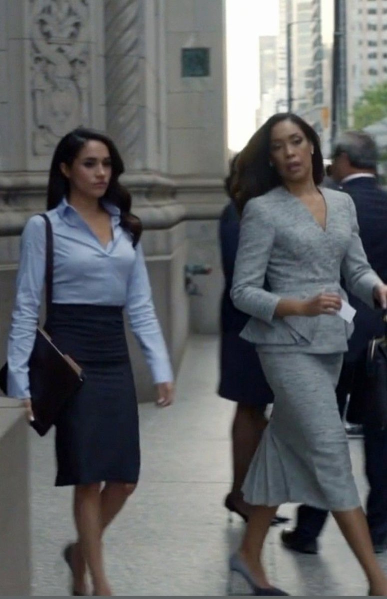 Our👑Rachel learnt the legal ropes well from the Firm's best dressed & prowess: JESSICA Pearson. #Suits