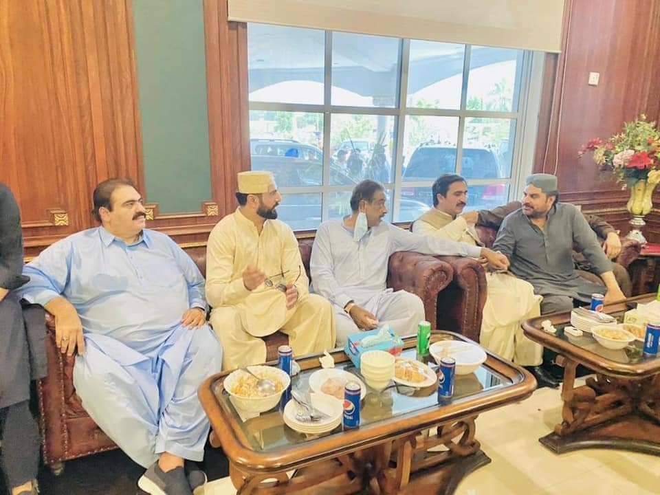 AghaAman4's tweet photo. Congratulations🎉 to @MirBabarLoond on taking oath as Vice Chairman District Ghotki and @BangulKhanMahar  as Chairman District Ghotki. 
@BBhuttoZardari 
@JamDharejo 
@FaryalTalpurPk 
@SukhdevHemnani_ https://t.co/aIIxLBSKCH