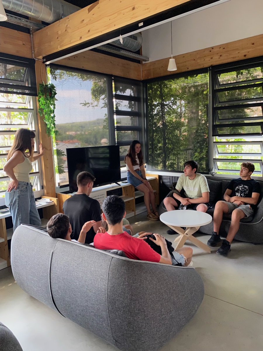 INS MariadeBell-lloc tweet media