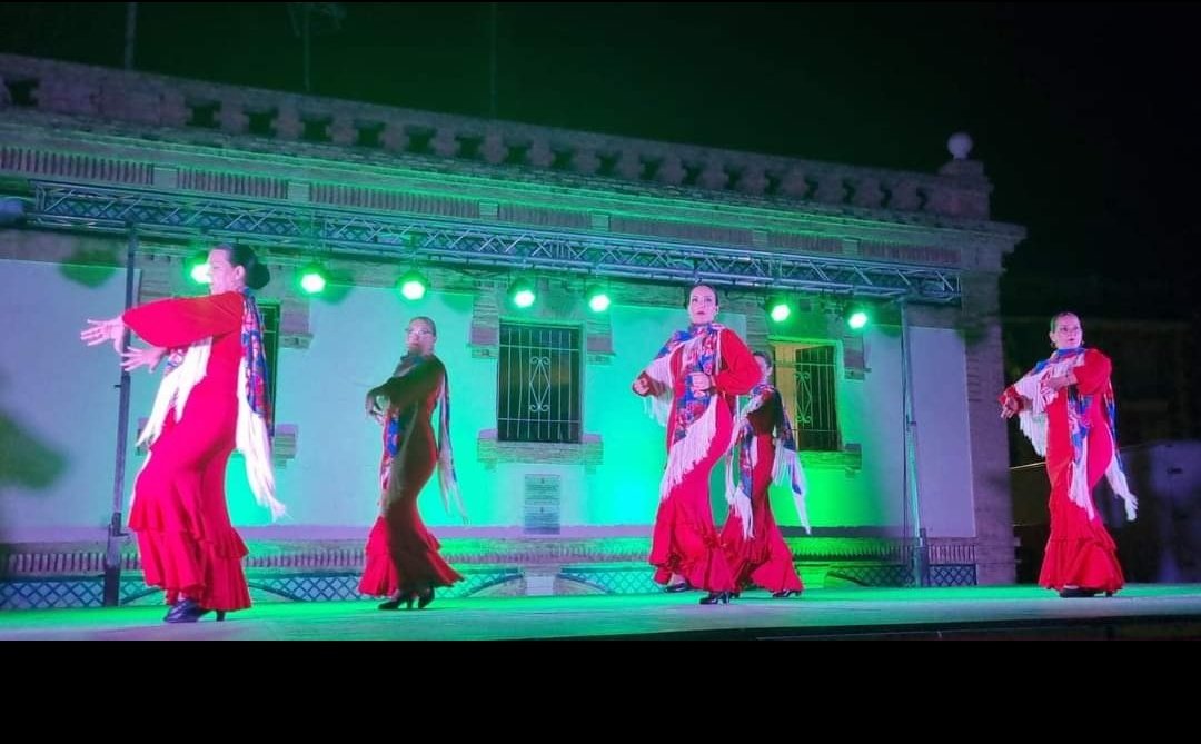 👉Exitosa exhibición de baile de la Escuela de Almudena la pasada noche en Campos del Río.

🎶Las integrantes de la escuela realizaron distintos bailes que deleitaron a los asistentes en una jornada festiva donde los juegos y atracciones hicieron las delicias de los más pequeños