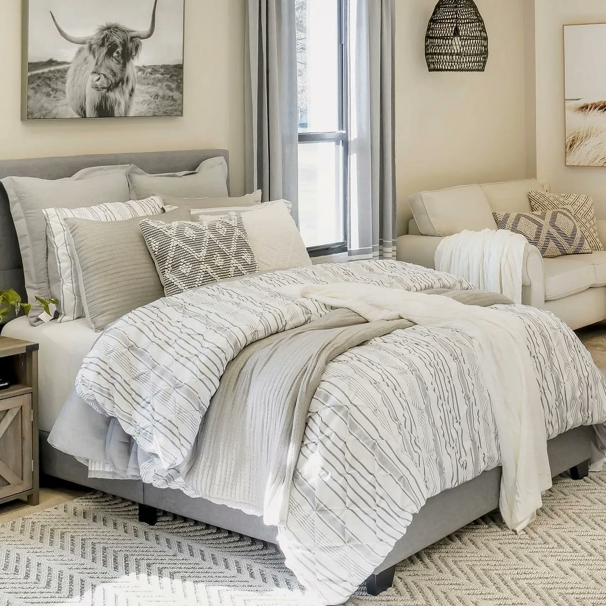 🌾 How To Add Farmhouse Elements to Your Bedroom Without Breaking the Bank - buff.ly/42F5zHr 

#homedecor #farmhousestyle #farmhousedecor #homedecorblog